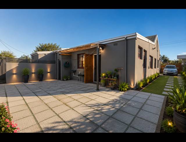 5 BEDROOM FREESTANDING FOR SALE IN WYNBERG UPPER